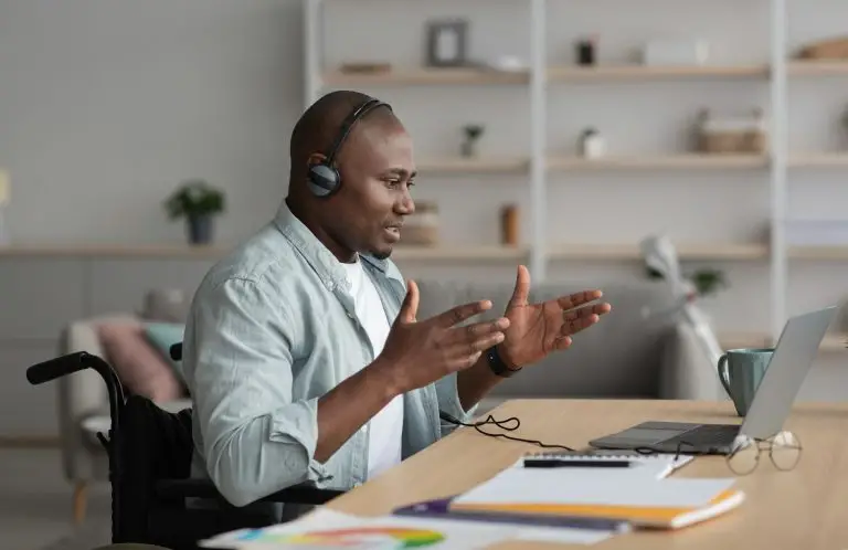 Trusted managed IT support services to protect and power your business 2 A man wearing headphones and talking to a client and providing remote IT support service.